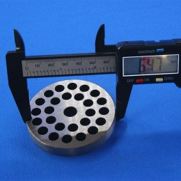 Решетка для мясорубки (MRZ053) D-69.5см, D-вн. 10мм, D-отверстия 7,5мм, толщина 9,5мм