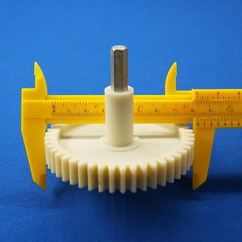 Шестерня с металлическим валом для мясорубки z41.121-ST