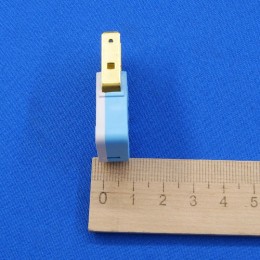 Датчик (микровыключатель) аквастопа для для посудомоечной машины Beko 3 контакта (1883240100)